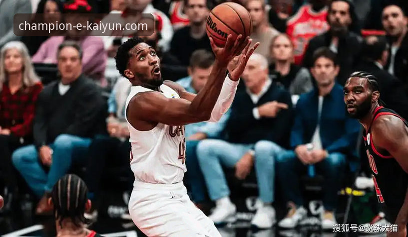 骑士险胜魔术：米切尔42分定乾坤，开云线上买球平台深度解析攻防博弈